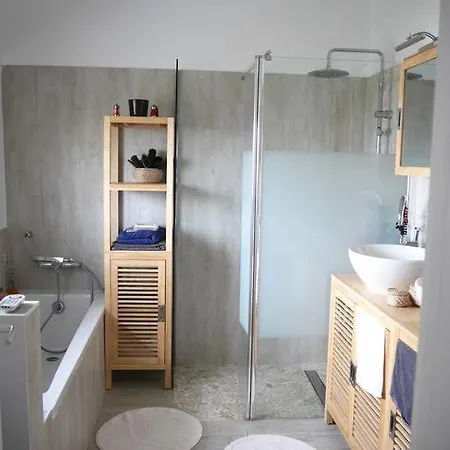 Charmante Avec Piscine Proche