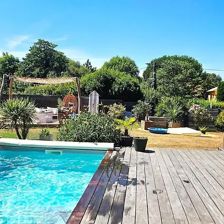 Charmante Avec Piscine Proche Villa