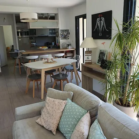 Charmante Avec Piscine Proche