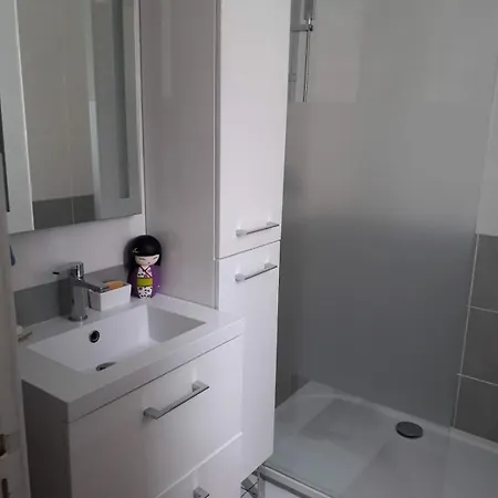 Charmante Avec Piscine Proche Villa *