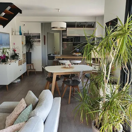 Charmante Avec Piscine Proche Villa *