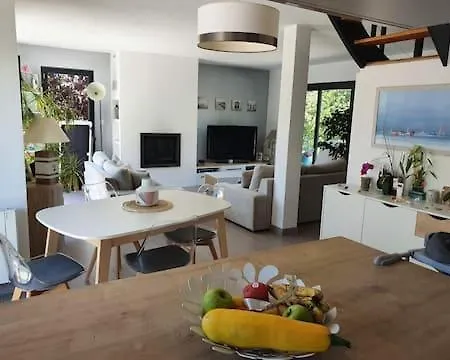 Charmante Avec Piscine Proche *