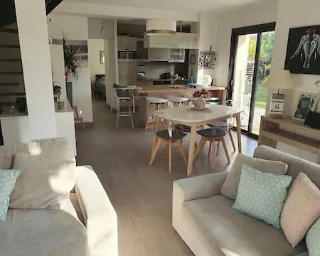 Villa Charmante Avec Piscine Proche