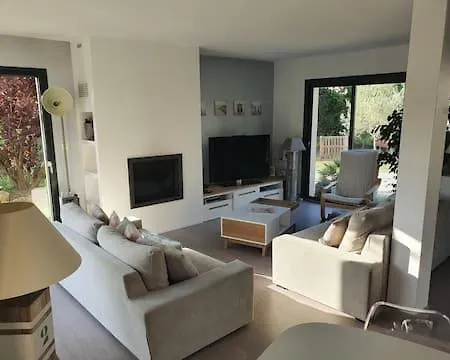 Charmante Avec Piscine Proche