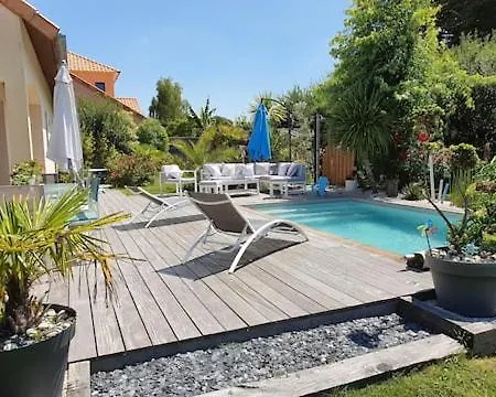 Charmante Avec Piscine Proche
